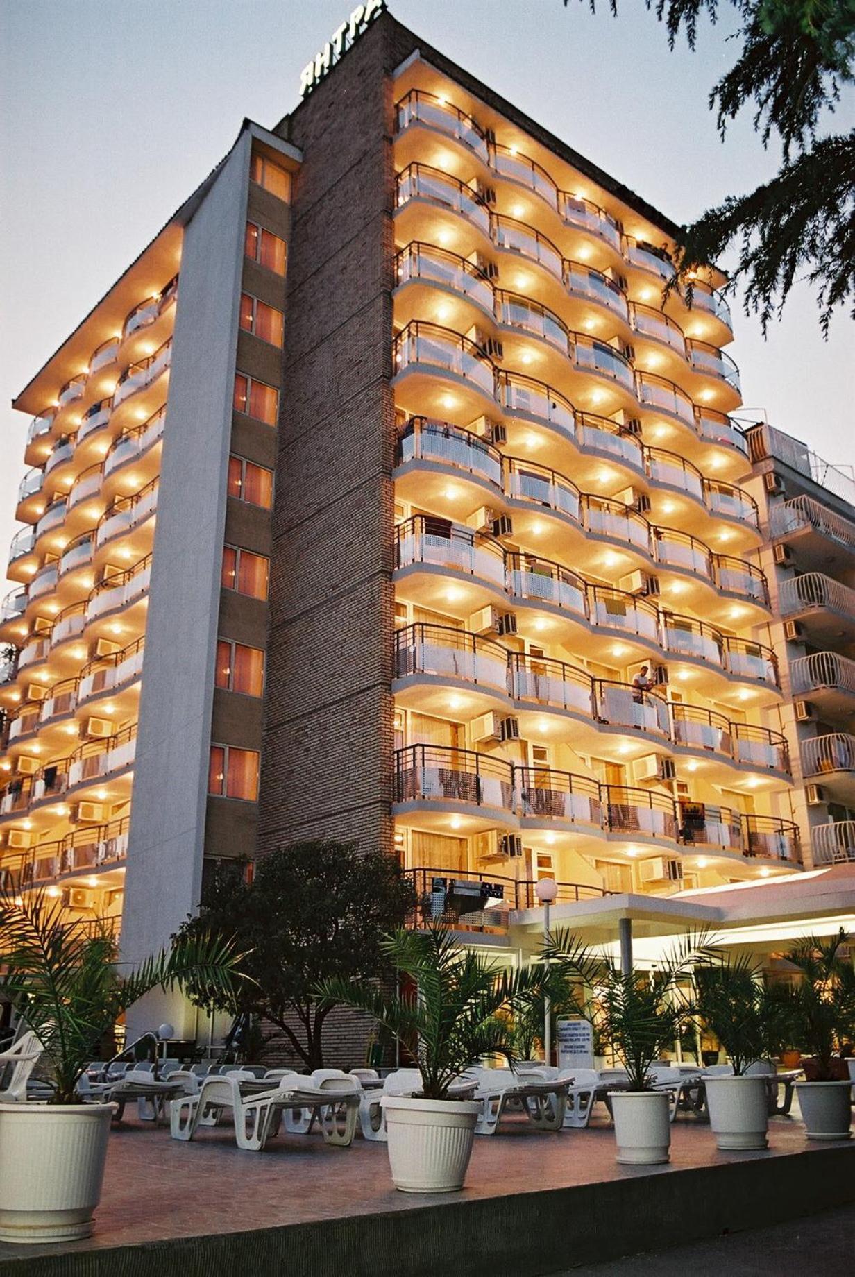 Hotel Yantra サニービーチ エクステリア 写真