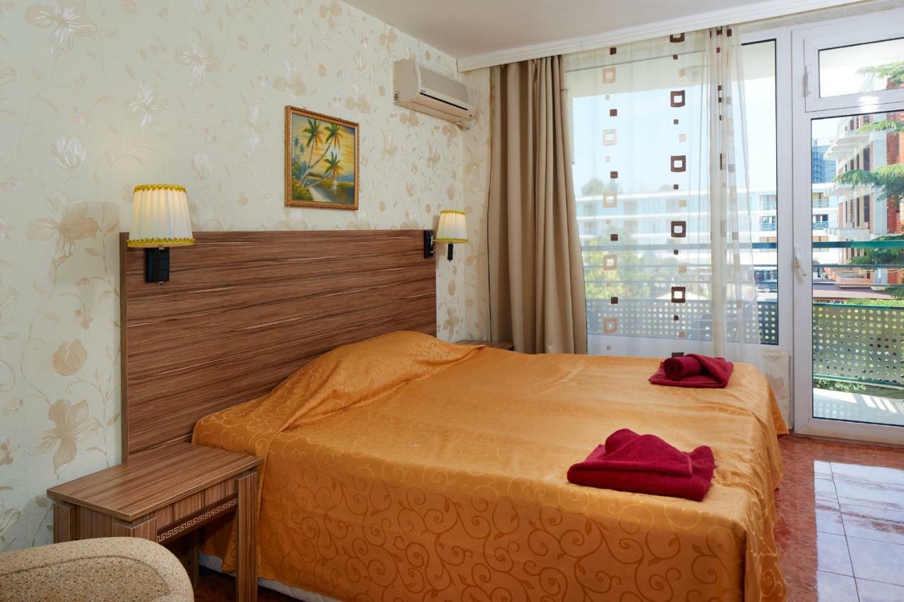 Hotel Yantra サニービーチ エクステリア 写真
