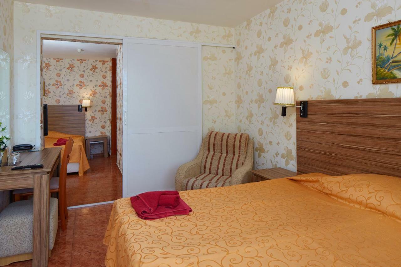 Hotel Yantra サニービーチ エクステリア 写真