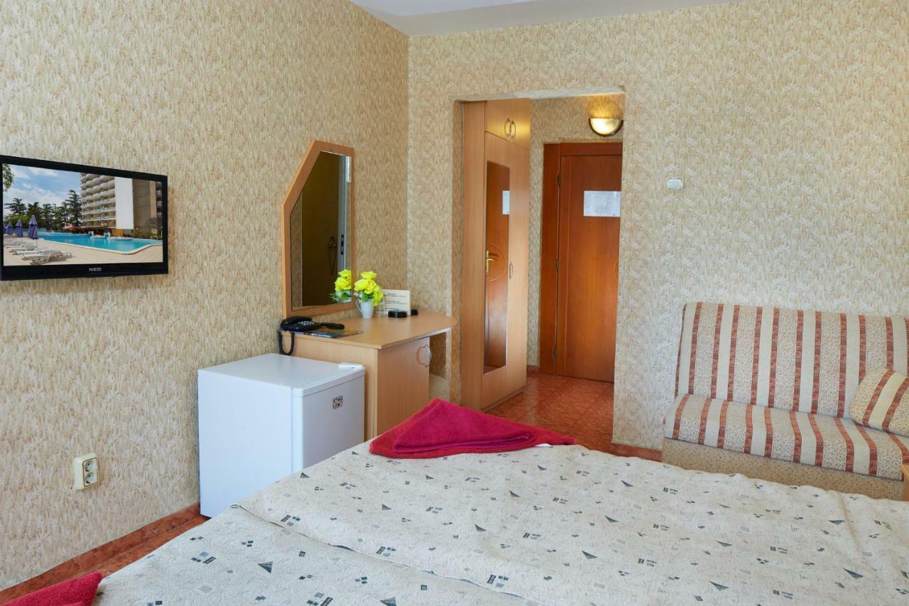 Hotel Yantra サニービーチ エクステリア 写真