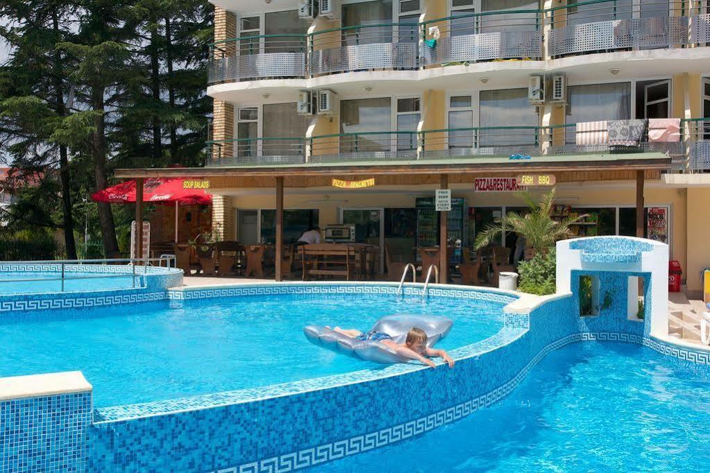 Hotel Yantra サニービーチ エクステリア 写真